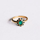 Vintage ring van roestvrij staal met groene stenen - goud - Selva & Co