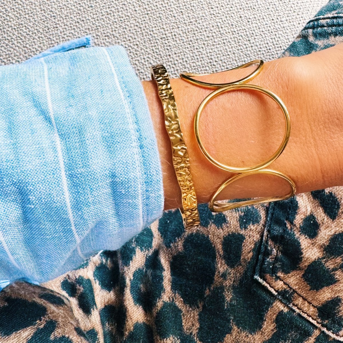 Bangle gedeukt - goud - Selva & Co